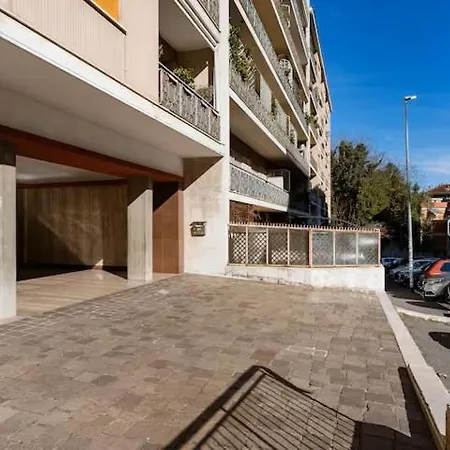 ホームステイ The Pope's ローマ